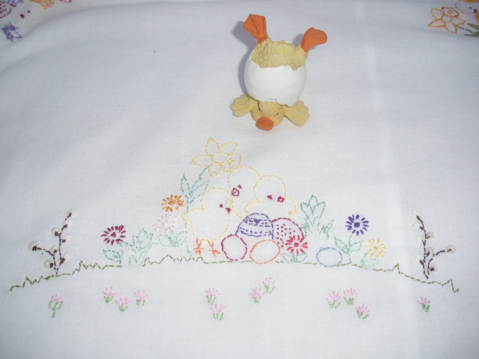 BizzyBlueBee Easter Embroidery Tablecloth