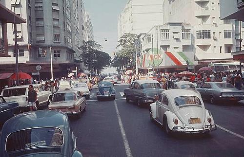 Fotos de época, só foto antiga de opalas - Página 4 Rua%2Bem%2BCopacabana