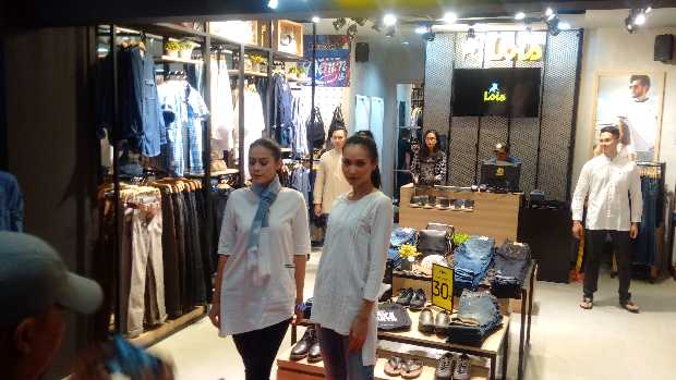 Reopening Lois Jeans, Free Totebag Denim di Lois Artshow