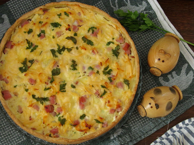 Киш с цветной капустой и беконом