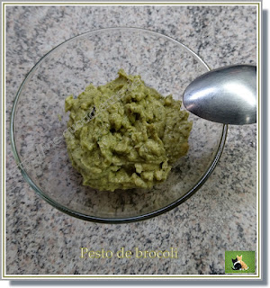 Vie quotidienne de FLaure : Pesto de brocoli avec du basilic et du parmesan sur des linguines