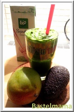 green Smoothie Smoothie, Grünkohl, Mango, Avocado und Sojamilch