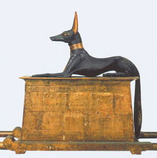 origine image : http://dustoffthebible.com/Blog-archive/2017/03/24/ancient-egyptian-parallels-to-the-ark-of-the-covenant/