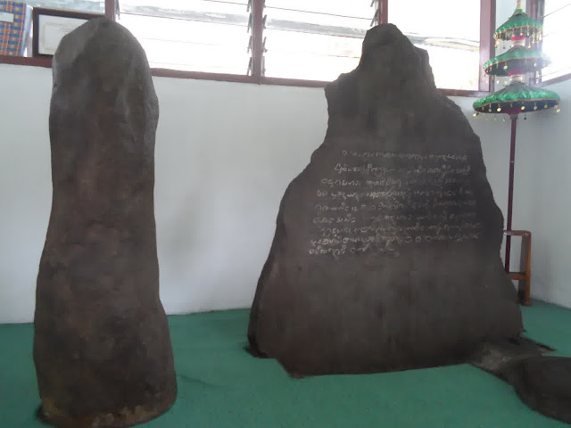 Prasasti batu Tulis Prasasti batu Tulis