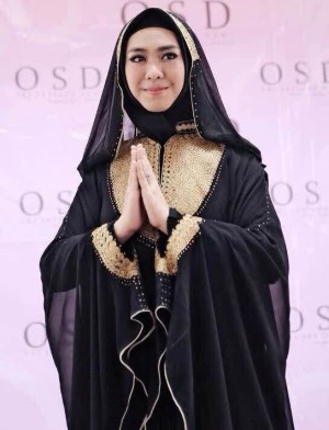 Model gamis terbaru ala oki setiana dewi Model gamis terbaru ala oki setiana dewi