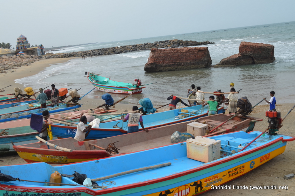 How to get a boat into water? eNidhi India Travel Blog