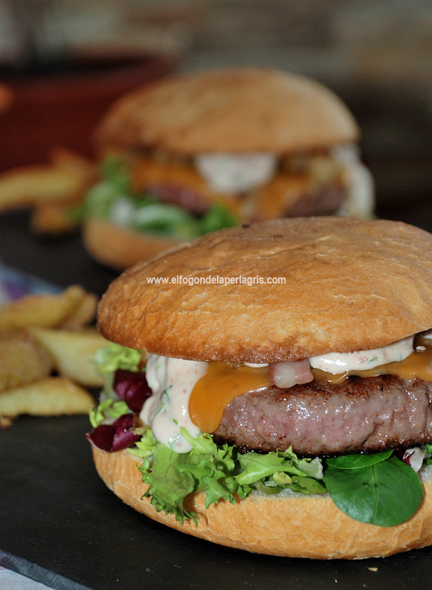 Burger Angus gourmet con salsa ibérica Burger Angus gourmet con salsa ibérica