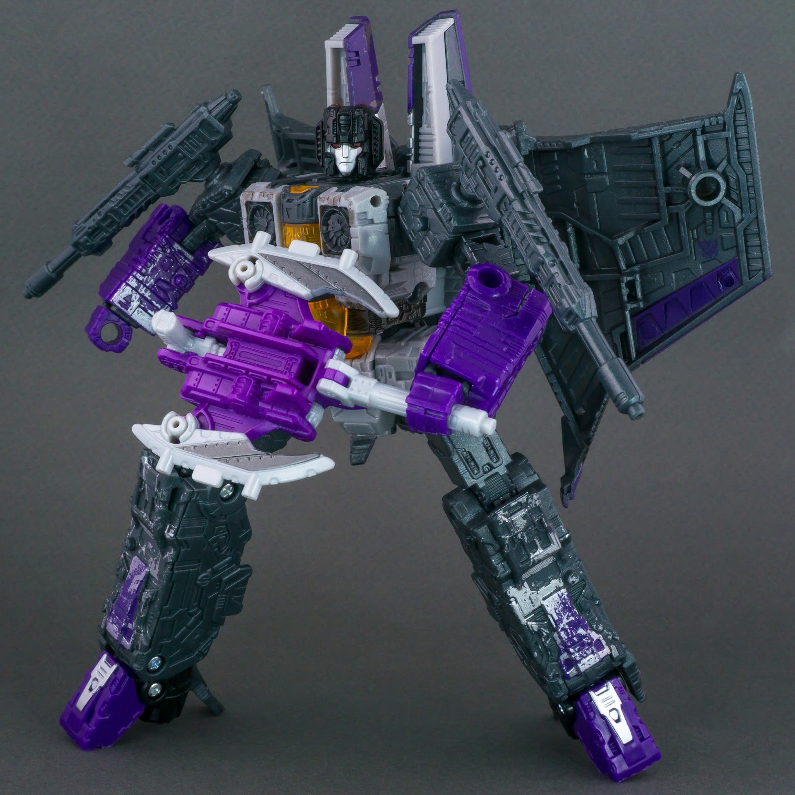 Transformers Siege Terror Daxtyl axe mode