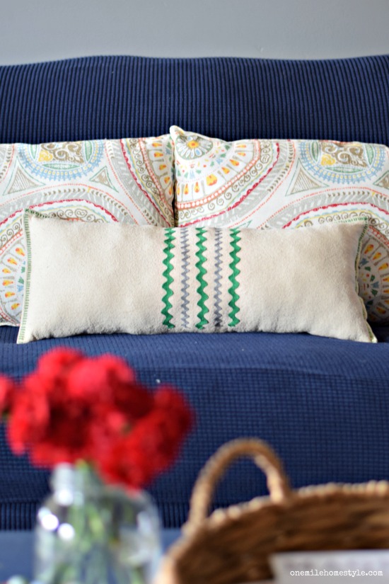 Dress up your home with this super easy DIY pillow tutorial!