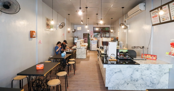 清食堂養生蔬食百匯|台中南區素食吃到飽只要250元|懷舊風用餐區 清食堂養生蔬食百匯|台中南區素食吃到飽只要250元|懷舊風用餐區
