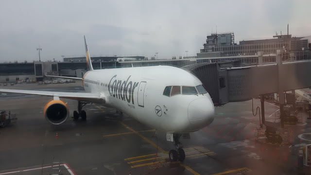 Abflug in Deutschland bei Regen