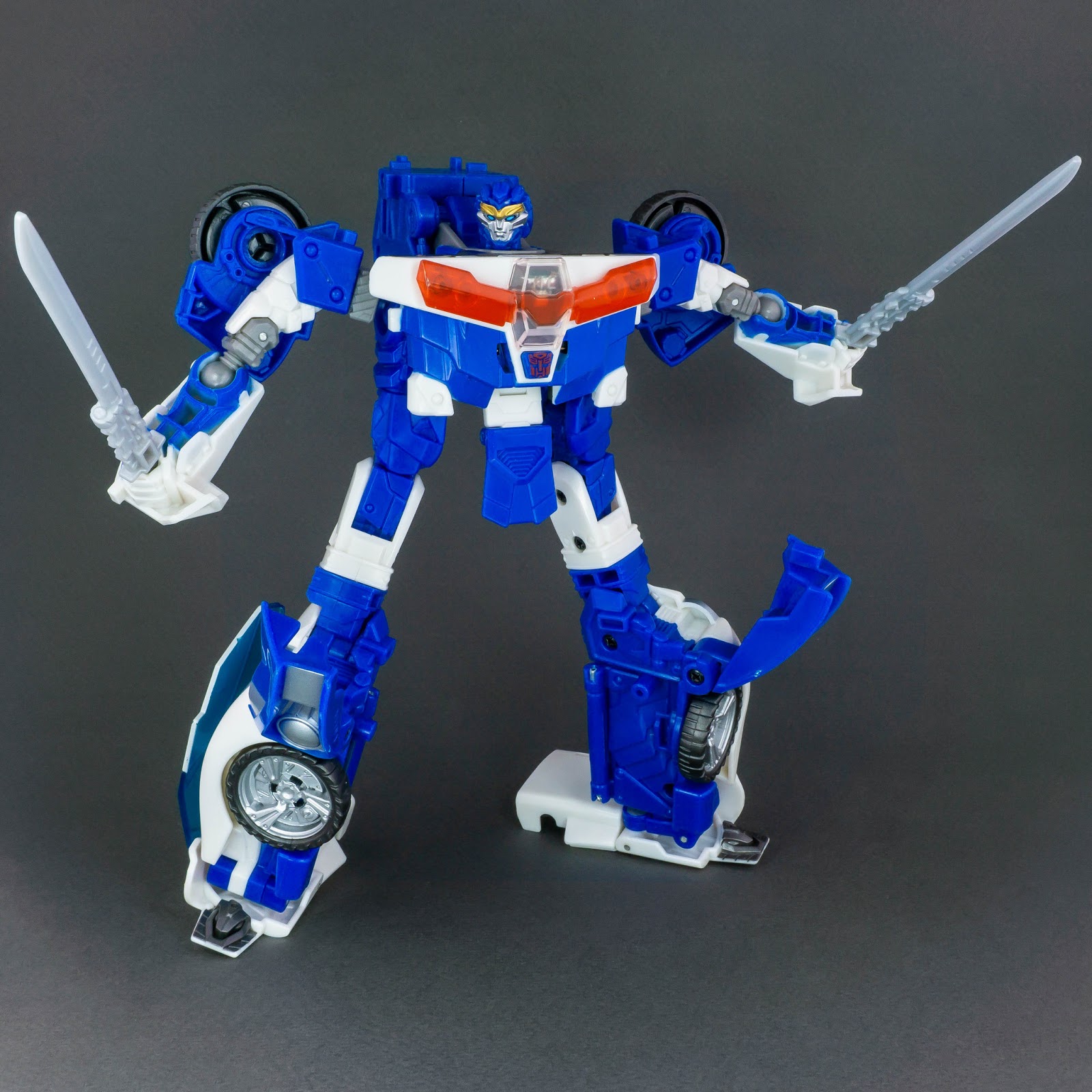Transformers Go Kenzan robot mode with swords posed 1