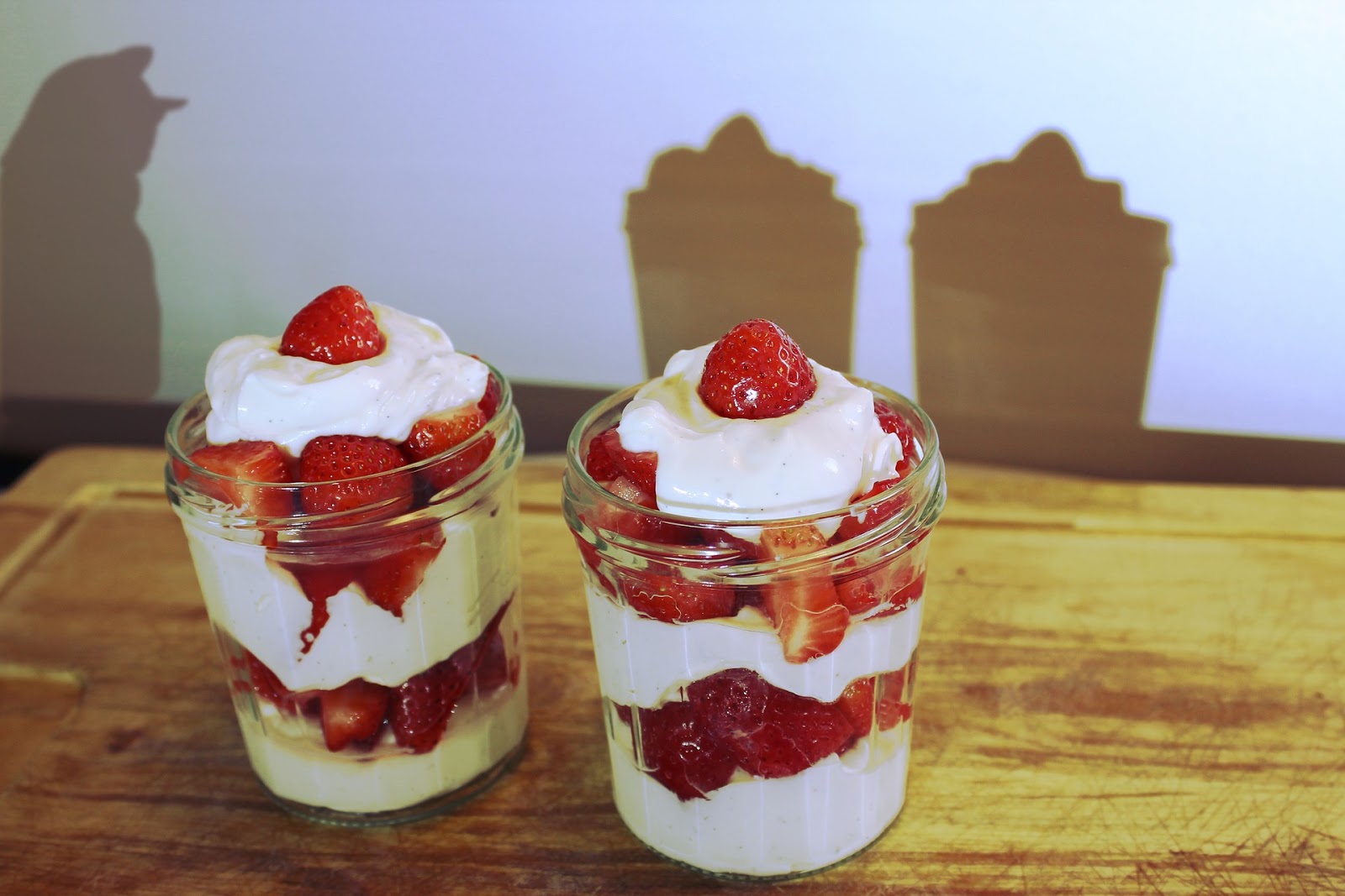 Süßes Glück: Schnelles Dessert mit Erdbeeren im Glas, das einfach nur ...