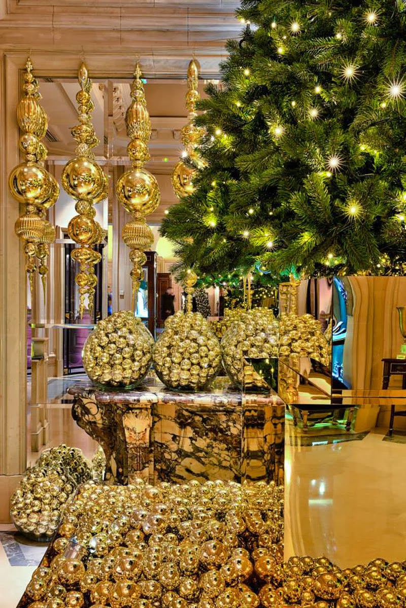 Luxury Life Design Amazing Christmas Tree at Four Seasons Hotel