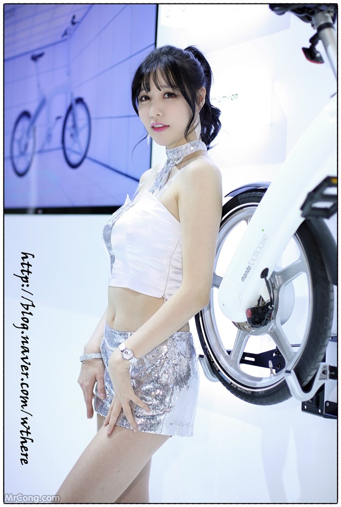 Beautiful Hong Ji Yeon at the 2017 Seoul Motor Show (146 pictures) photo 4-11