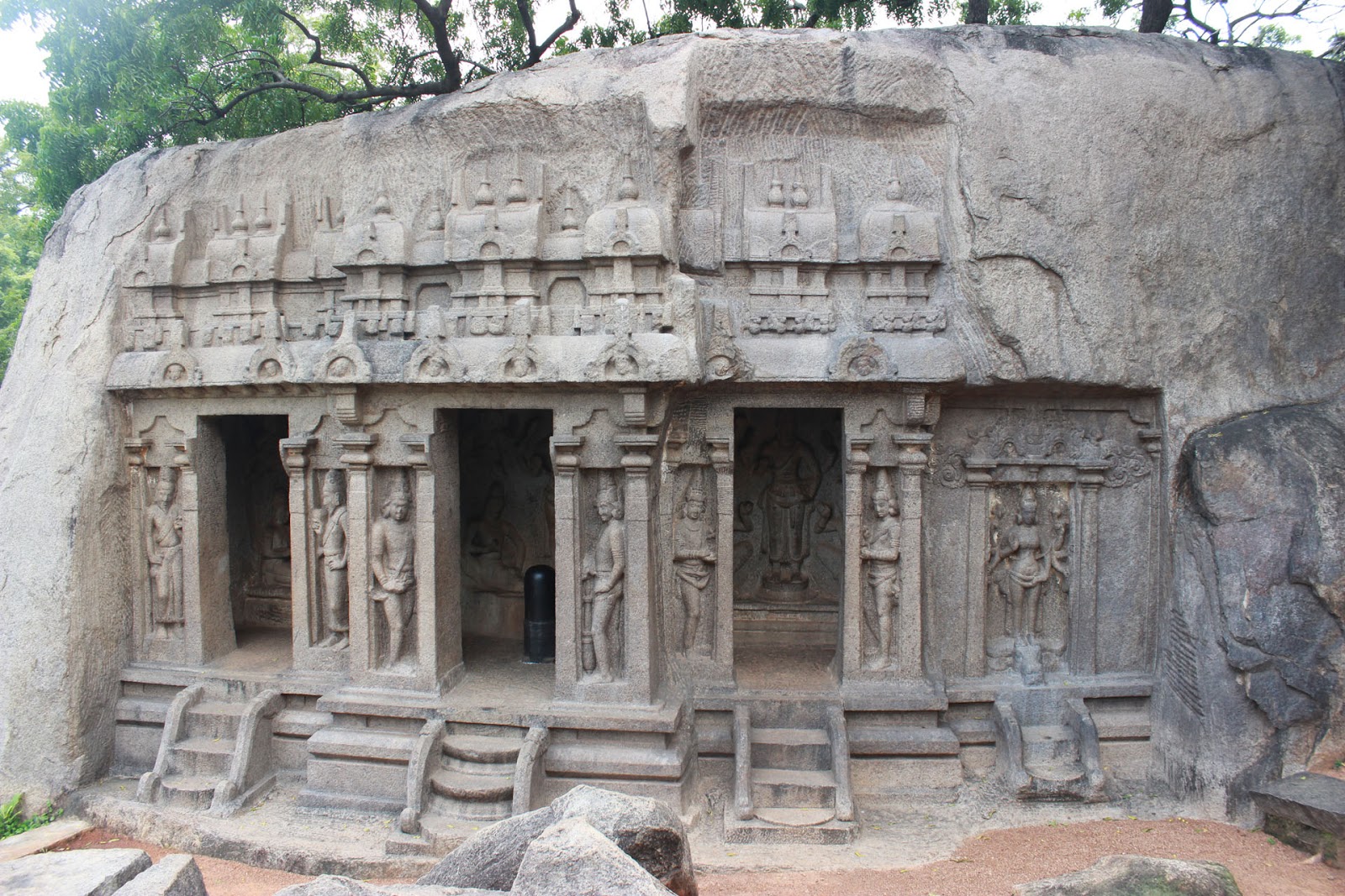 Tamilnadu Tourism: Trimurti Cave Temple, Mamallapuram