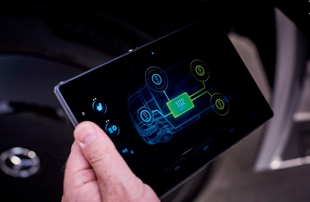 The Mercedes-Benz Urban eTruck Connectivity meets eMobility The Mercedes-Benz Urban eTruck Connectivity meets eMobility