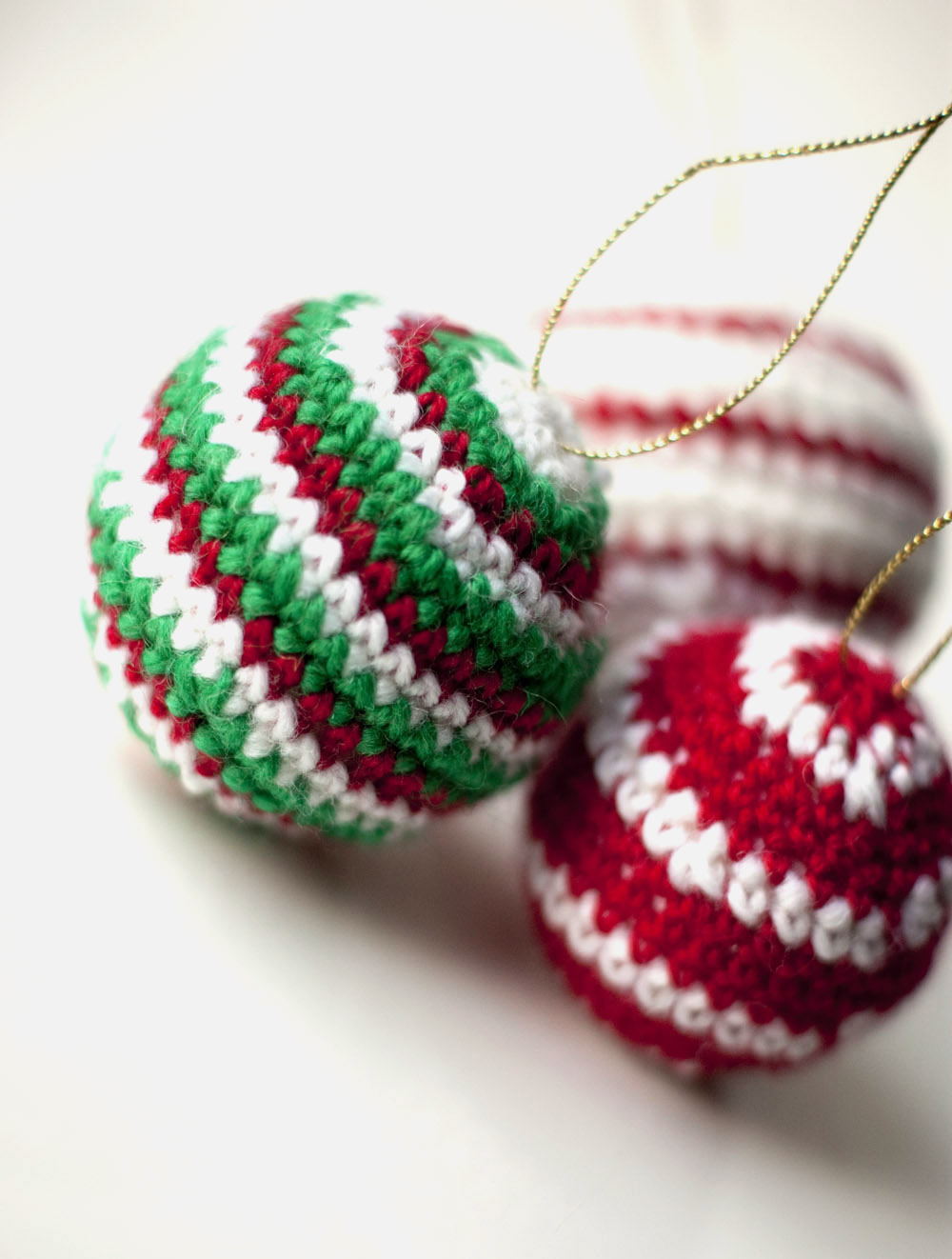 sofia-sobeide-crocheted-christmas-ornaments-baubles-free-pattern