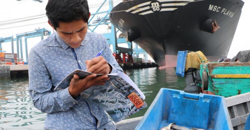 Pescadores artesanales terminan la secundaria gracias a los CEBA Pescadores artesanales terminan la secundaria gracias a los CEBA