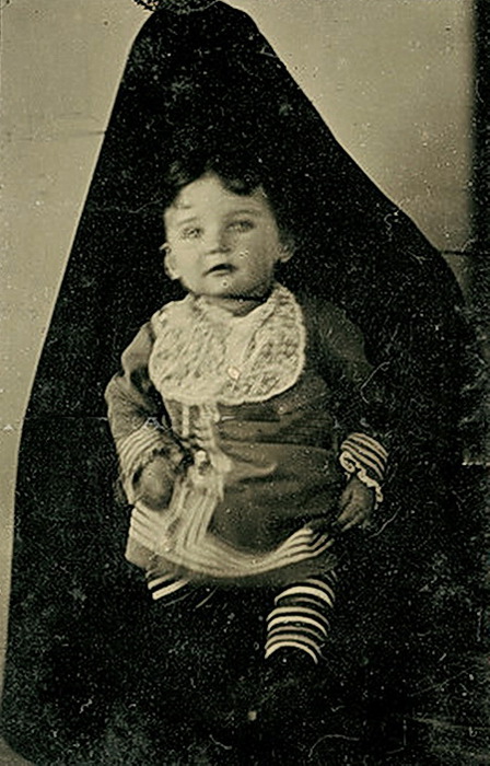 Энндэвитсон постмортем. Знаки умерших родственников. Встреча с родными после смерти. Старые гробы с покойниками. Мортем викторианской эпохи семья.