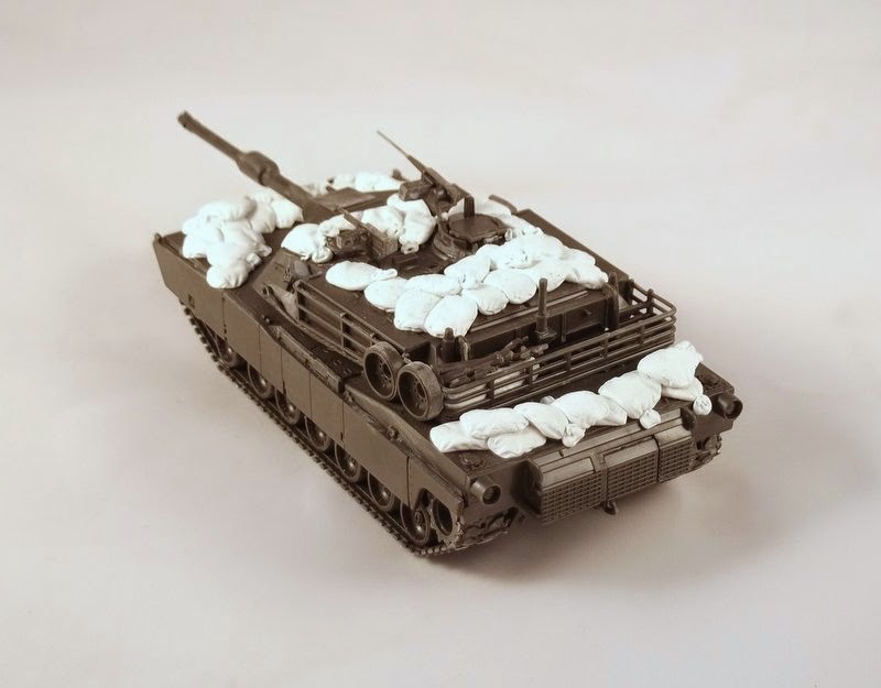 Gulumik Military Models M1A1 ABRAMS with sandbags 1/72 Revell