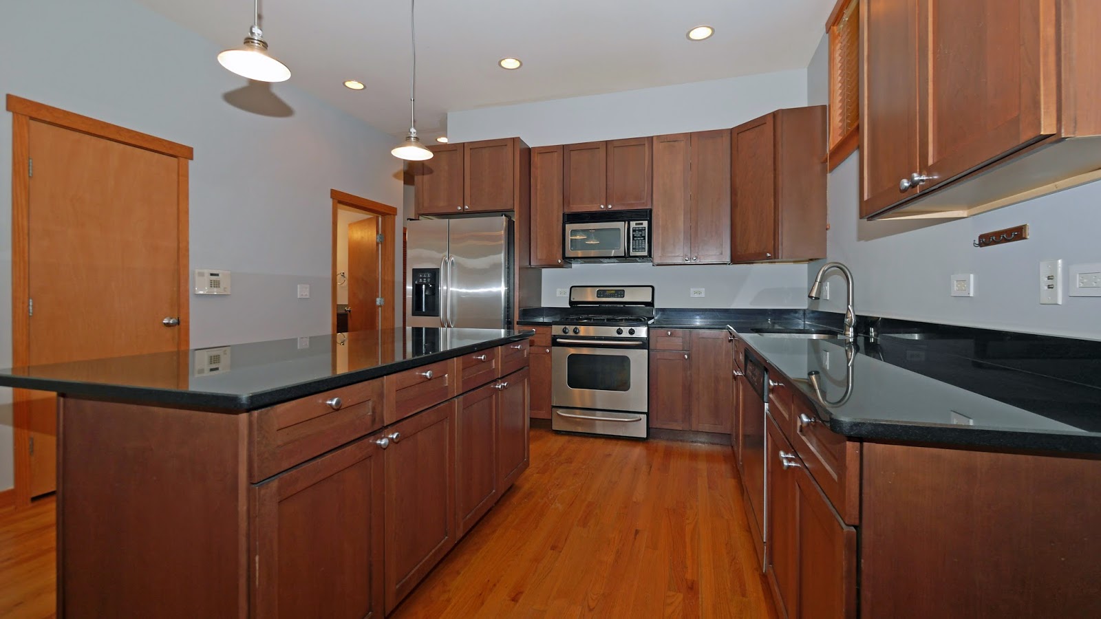 The Chicago Real Estate Local: For Rent 3 bedroom 2 bath condo w