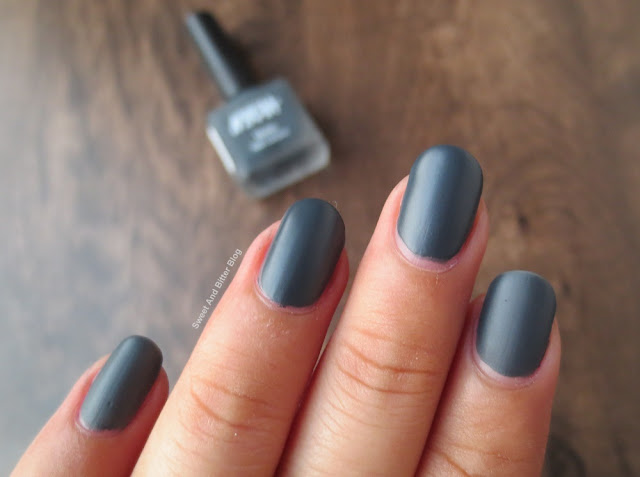 Nykaa Black Squid Ink Mousse Matte Charcoal Grey Nail Polish Swatch