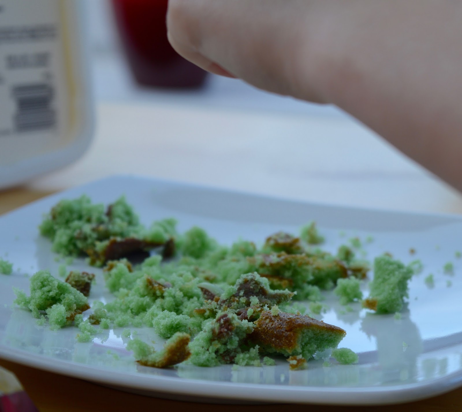 Create Your Own Halloween Freakshake Recipe - Mr Kipling Slime Cake Crumbs