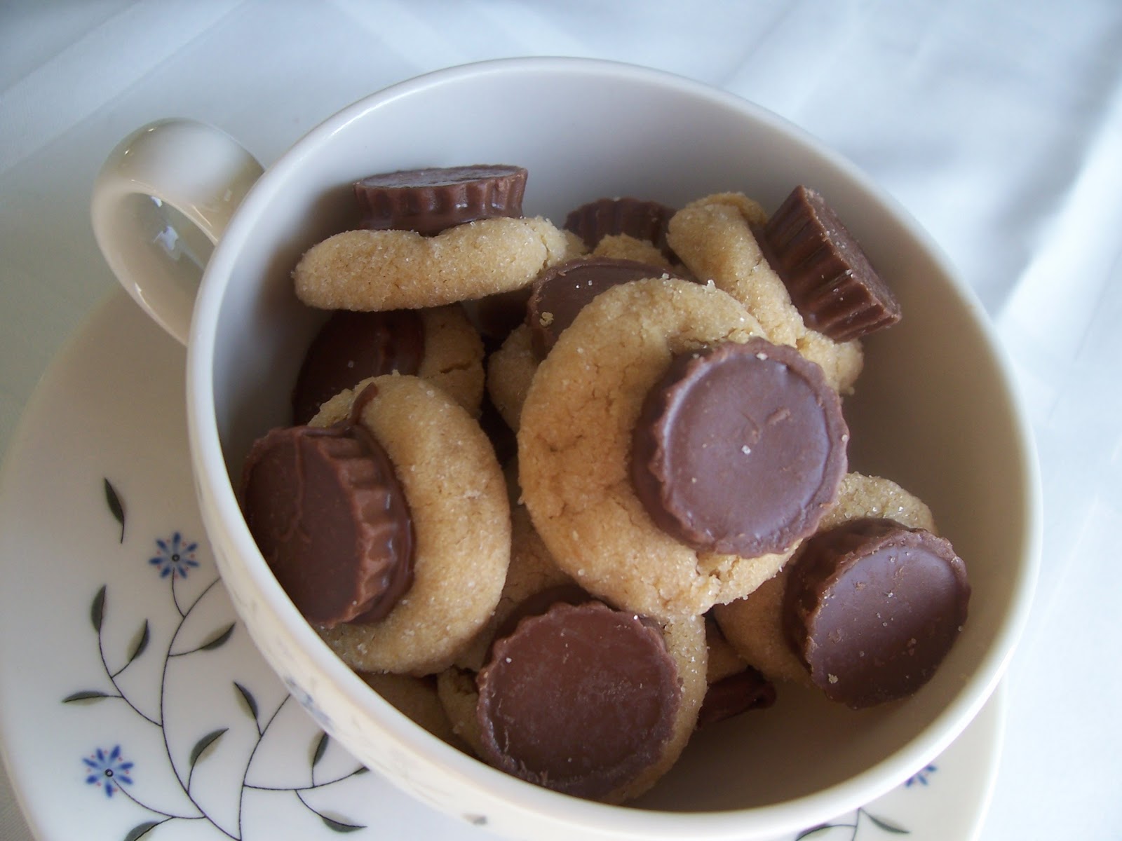 Mini Peanut Butter Cup Blossoms
