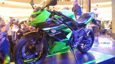 Kawasaki Ninja 250RR singel silinder dibanderol dengan harga Rp 39.900.000 OTR Jakarta . . ini dia pengganti Kawasaki Ninja 150RR 2 Tak !