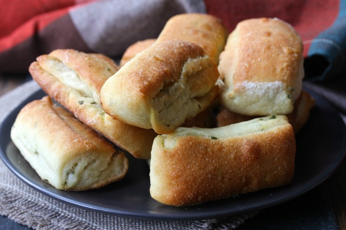 Rosemary Thyme No-Knead Dutch Oven Bread - Pinch me, I'm eating