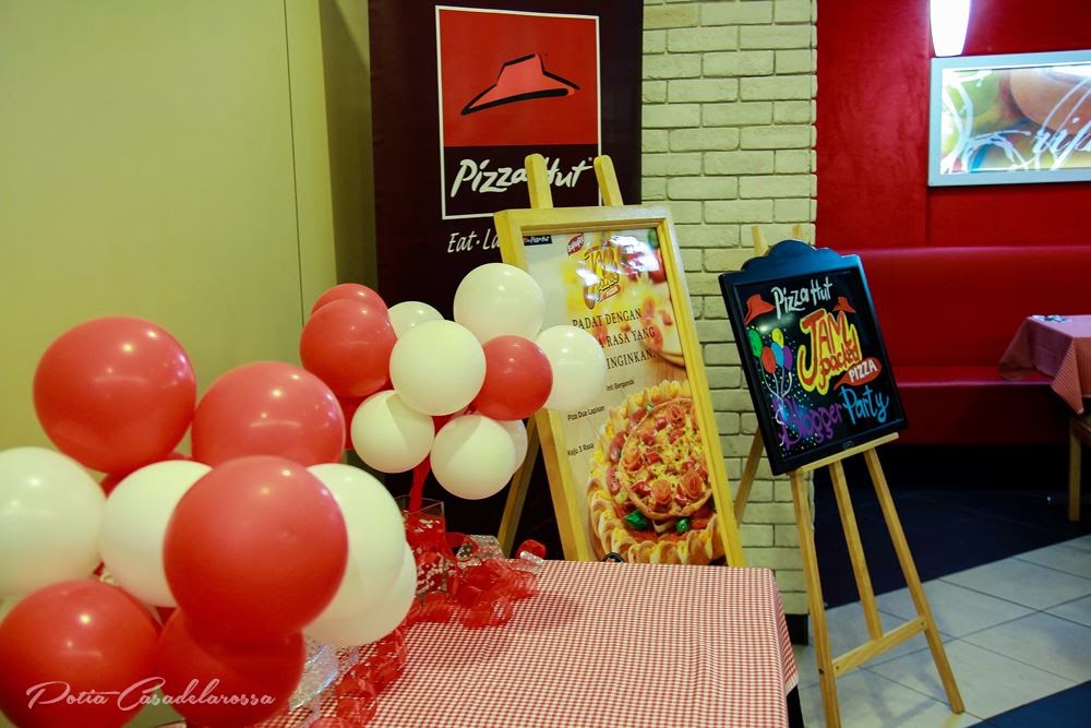 Jam-Packed Pizza sudah berada di pasaran sejak 4 November 2014