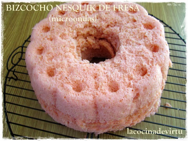 http://lacocinadevirtu.blogspot.com.es/2014/02/bizcocho-sabor-fresa-microondas.html