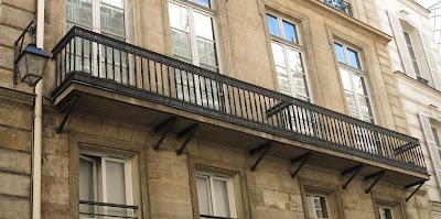 Balcon du 7 rue des Saints-Pères à Paris