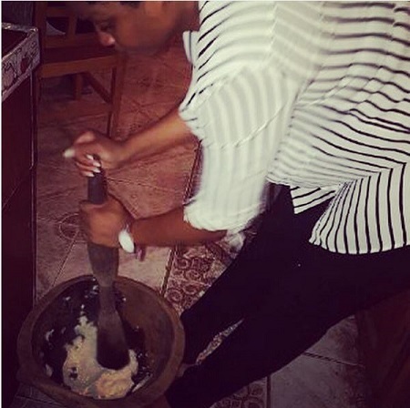Wow! See a Rare Photo of Nollywood Actress Omotola in the Kitchen Pounding Yam for Her Edo Husband