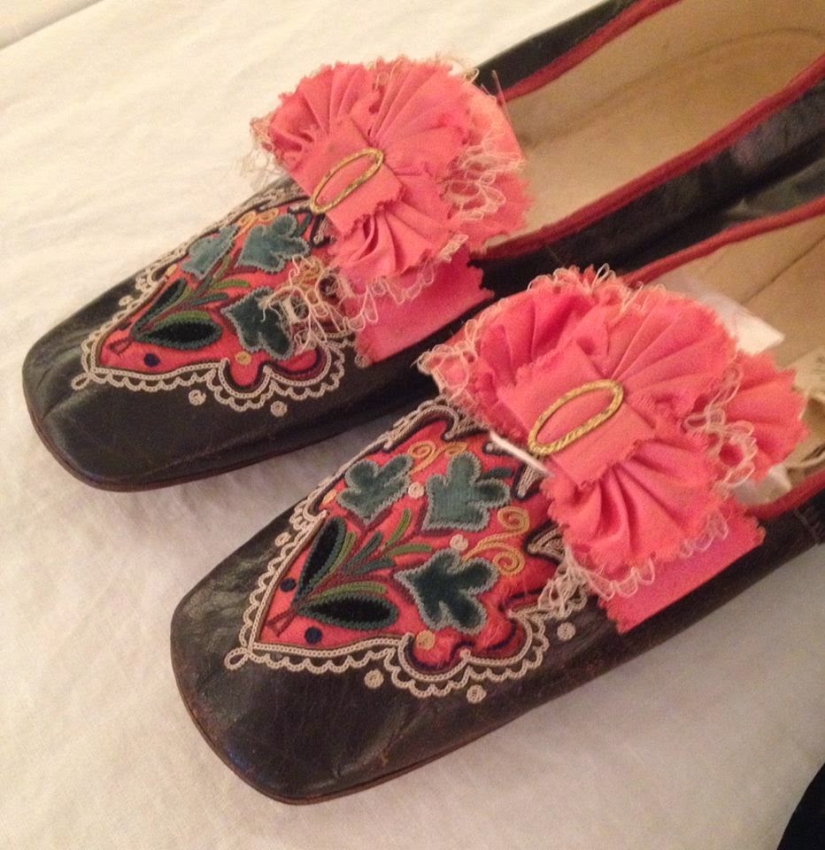 SilkDamask : The Dramatic Shoe: A Selection from the Chester County ...