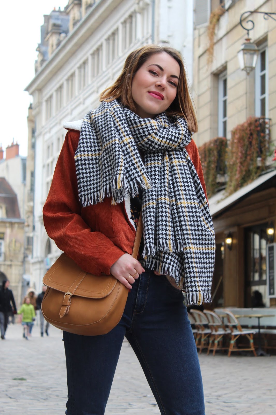 Une fille pas Parisienne: Oser le rouille ! Veste moumoute & blouse cache-c??ur