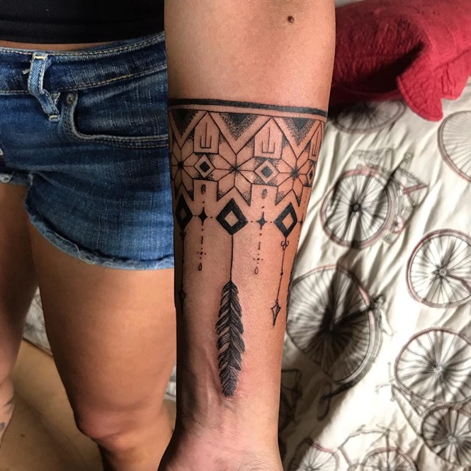 19 tatuagens de pulseiras que ficaram incríveis! 19 tatuagens de pulseiras que ficaram incríveis!