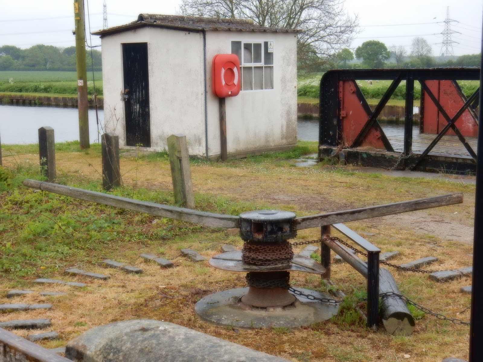 NB Holderness May 2017, by bridge and lock. Part 2.