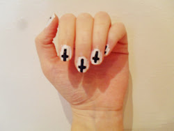 nails cross crosses