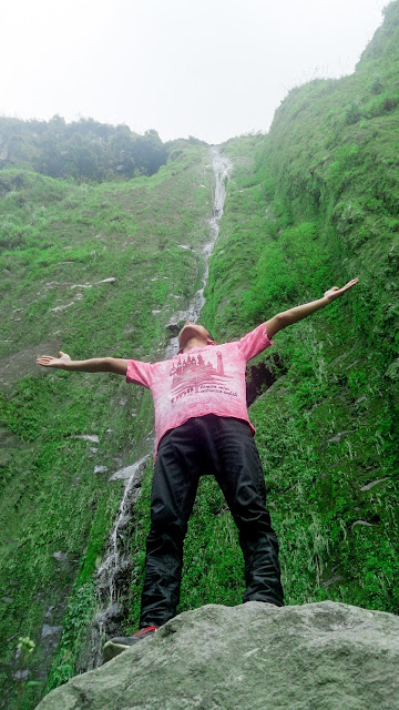 Menjelajahi Keindahan Alam Air Terjun Suroloyo