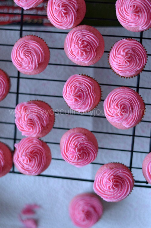 Cupcakes that are pink, soft and delicious