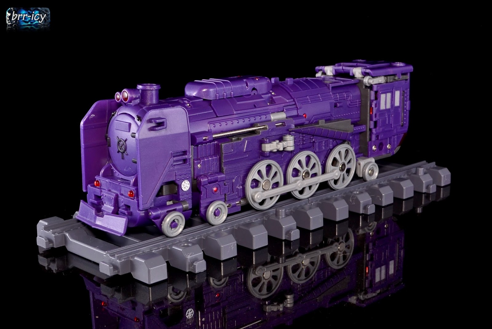 Brricy's Transformers Reviews "Upgrades" Part 12 Sixknight and