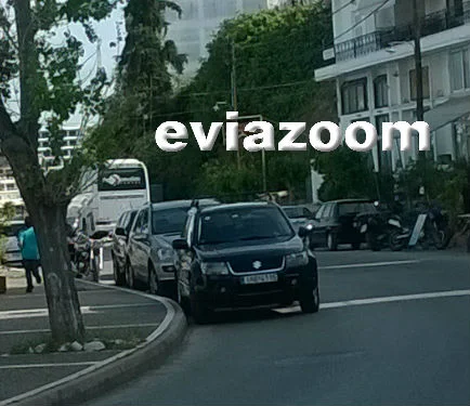 Χαλκίδα: Λωρίδα κυκλοφορίας μετατράπηκε σε parking στη Λεωφόρο Μακαρίου! Δείτε τις απίστευτες εικόνες (ΦΩΤΟ