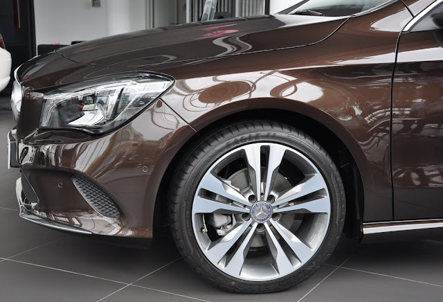 Mâm xe Mercedes CLA 200 Mercedes CLA 200 sử dụng Mâm xe 18-Inch, màu xám Himalayas