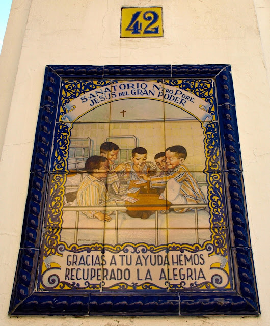 Sevilla Daily Photo La fachada del Hospital San Juan de Dios (2).