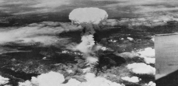 Awan cendawan hasil ledakan bom atom di Hiroshima dan Nagasaki - berbagaireviews.com