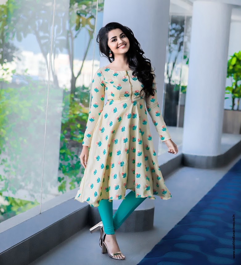 Anupama Parameswaran in Asmitha & Madhulatha design