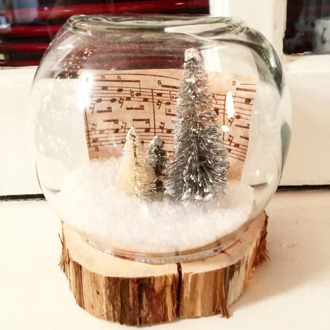 Easy DIY Fish Bowl Snow Globes www.homeroad.net