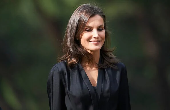 Queen Letizia wore a pointed-check wool skirt by Massimo Dutti and Prada leather pumps and she carried Hugo Boss leather bag